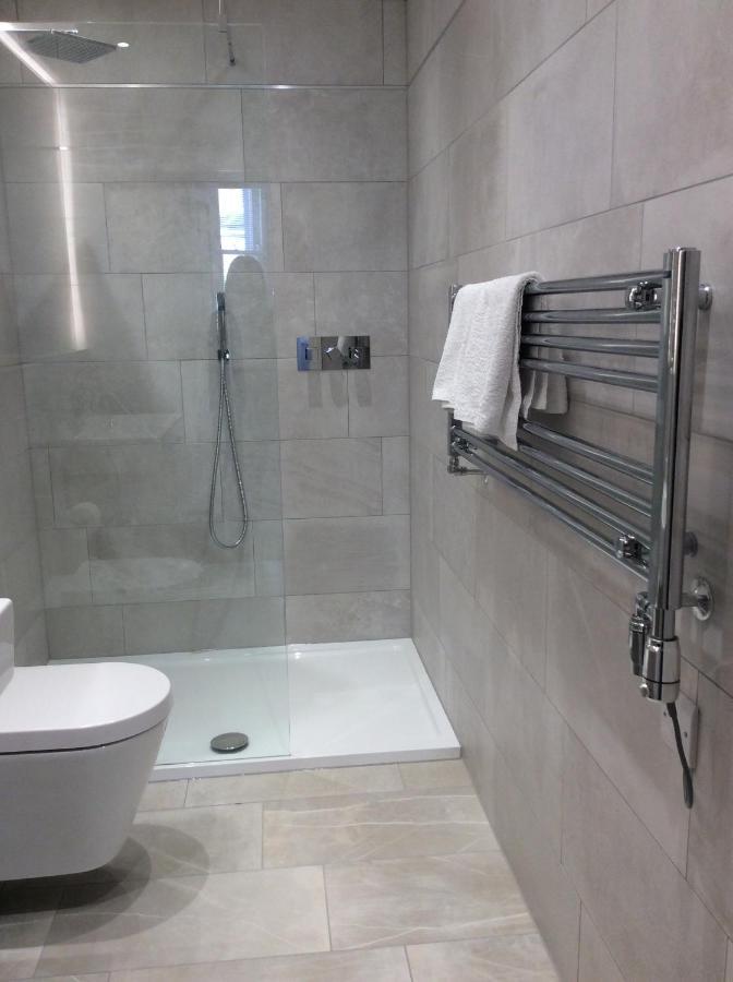 Spinnaker - Self Catering Apartment, Tenby Exteriör bild