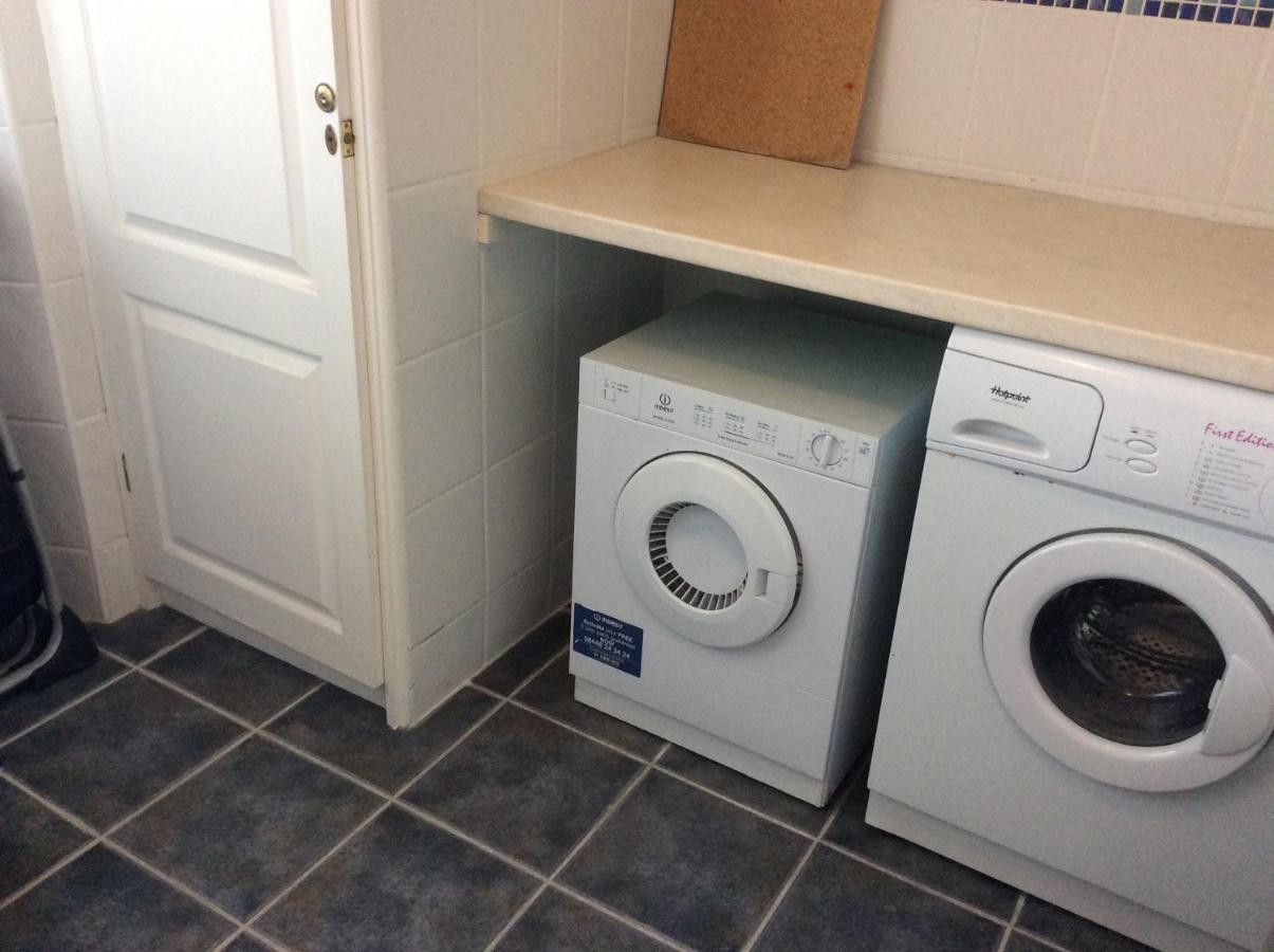 Spinnaker - Self Catering Apartment, Tenby Exteriör bild